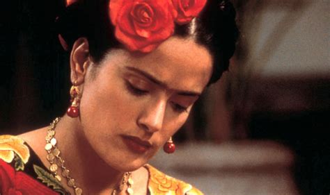 did salma hayek sing in frida